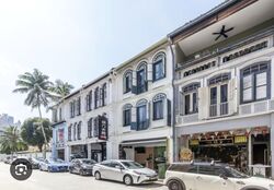 Middle Road (D7), Retail #591437311